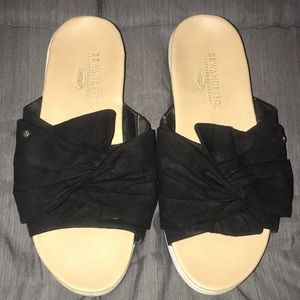 Gently used black Dr Scholl’s  sandals